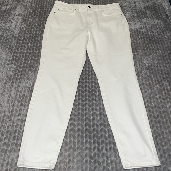 L.L. Bean Classic Fit Skinny Leg Jeans.  Size 10 - Picture 7 of 9